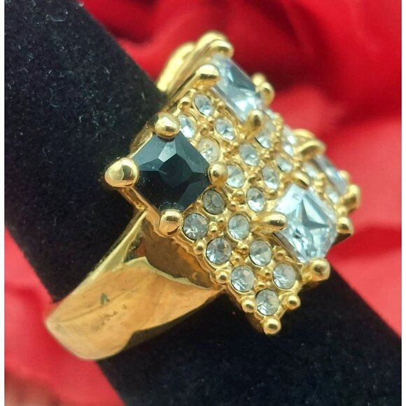 NWOT Gold Tone Crystal Covered Cocktail Fashion Ring Size 6.5 - Picture 6 of 8